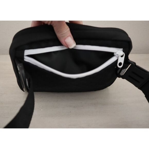 Under Armour 1378418-001 Unisex O/S Black/White UA Essential Crossbody Waist Bag - Picture 9 of 16